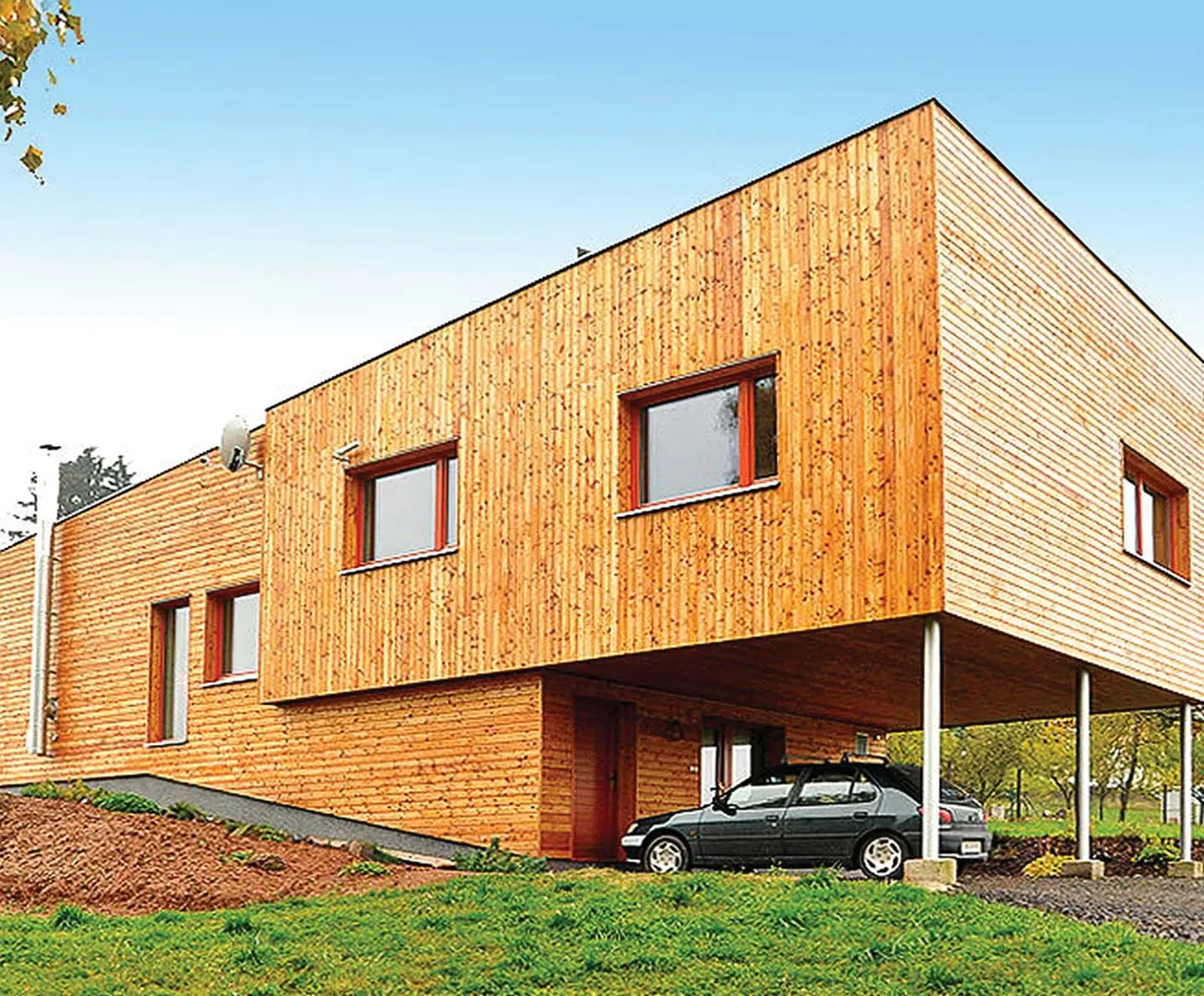 Cedar-clad residence fitted with coordinated Fenstür wood windows